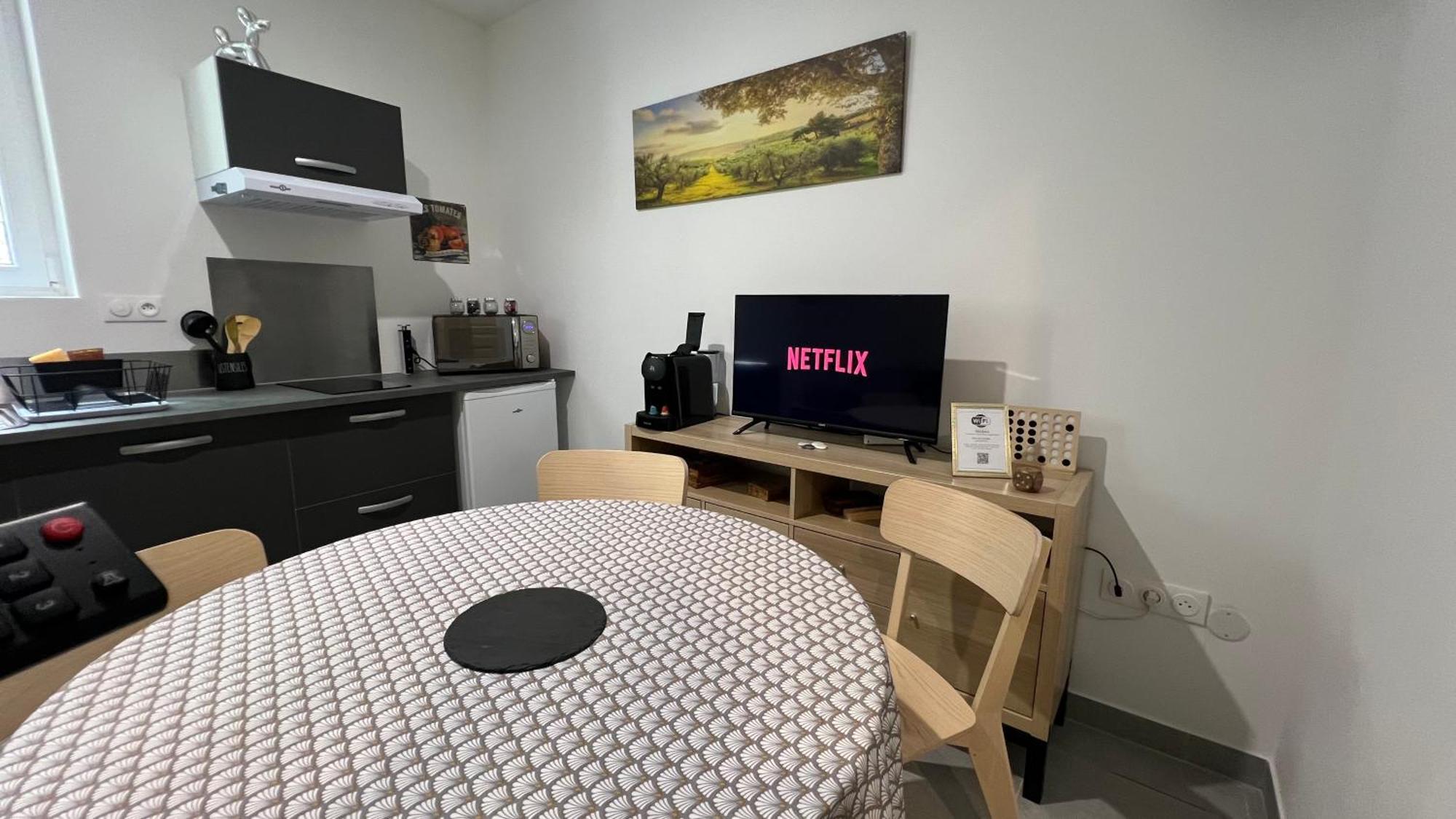 Fenix Appartement T2 40 M2 Cosy Rdc Plein Centre Ville Pierrelatte Bagian luar foto